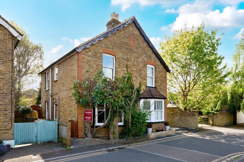 Click the photo for more details of Mervyn Road, Shepperton, Surrey