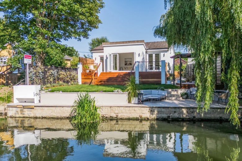 Click the photo for more details of Wheatleys Eyot, Sunbury-On-Thames, Surrey