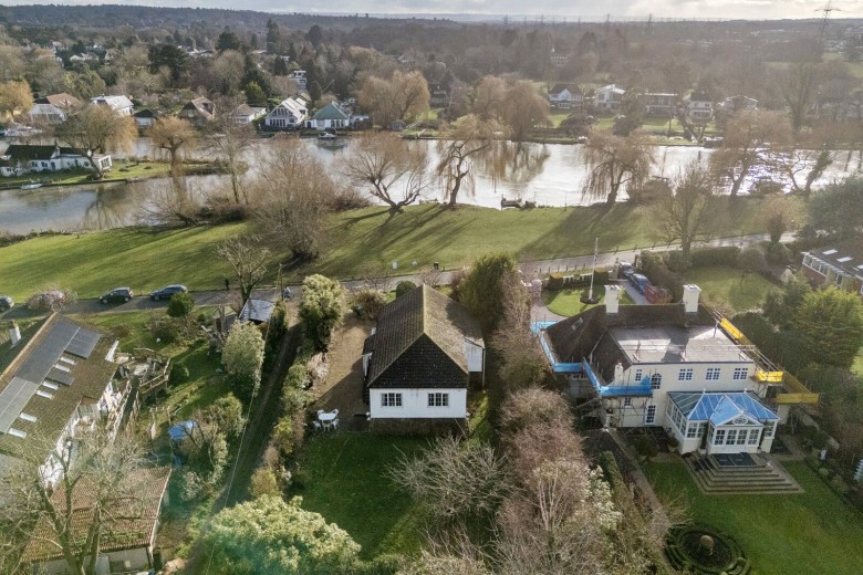 Click the photo for more details of Towpath, Shepperton, Surrey