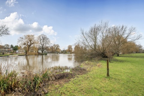 Click the photo for more details of Towpath, Shepperton, Surrey