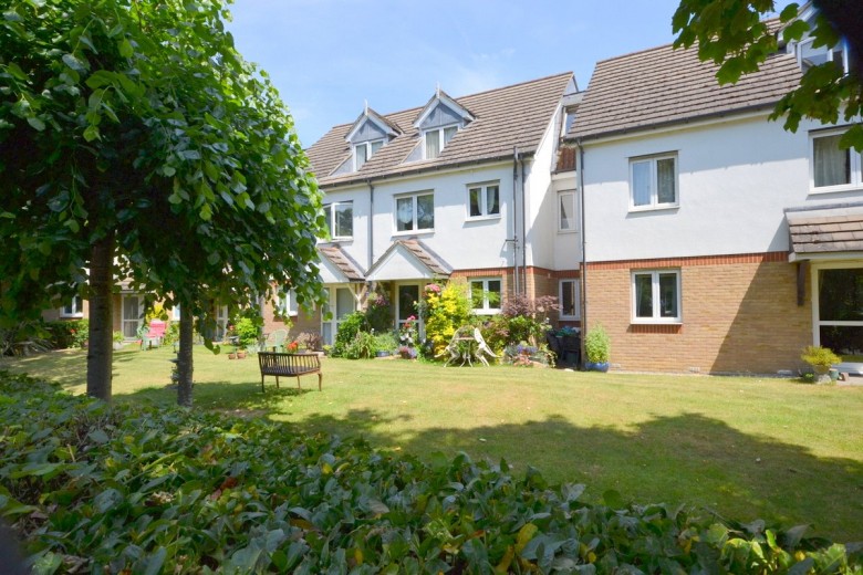 Click the photo for more details of Mervyn Road, Shepperton, Surrey
