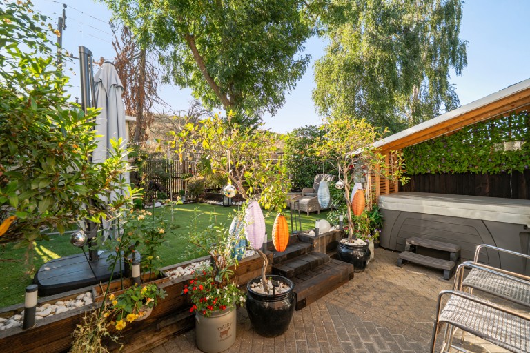 Images for Andrews Gate, Shepperton, Surrey