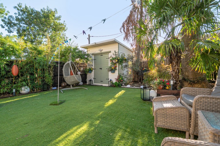 Images for Andrews Gate, Shepperton, Surrey