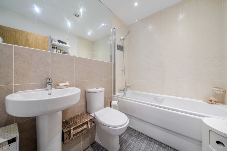 Images for Andrews Gate, Shepperton, Surrey