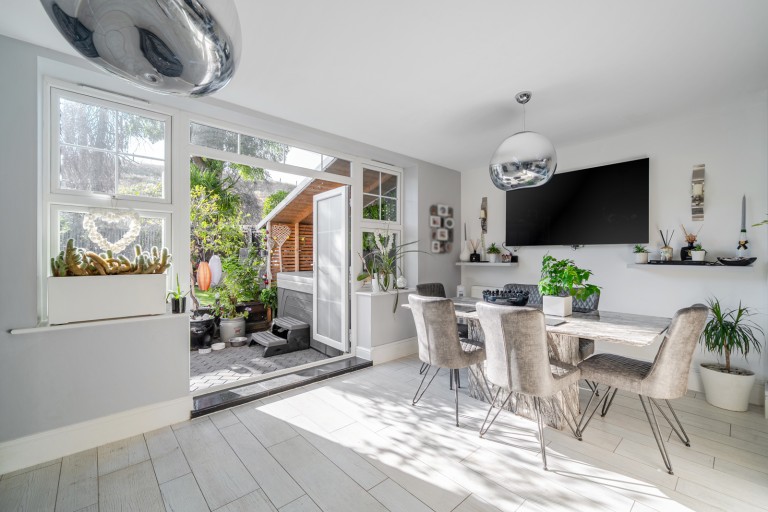 Images for Andrews Gate, Shepperton, Surrey