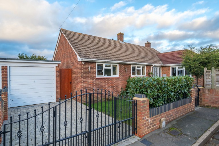 View Full Details for Copthorne Close, Shepperton, TW17