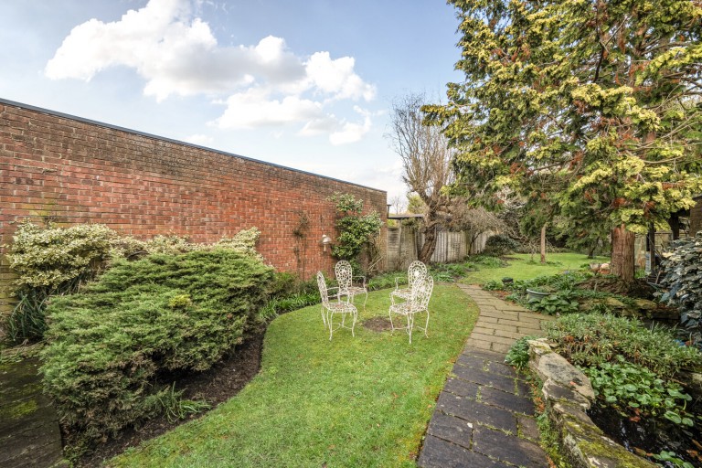 Images for Upper Halliford Green, Shepperton, Surrey