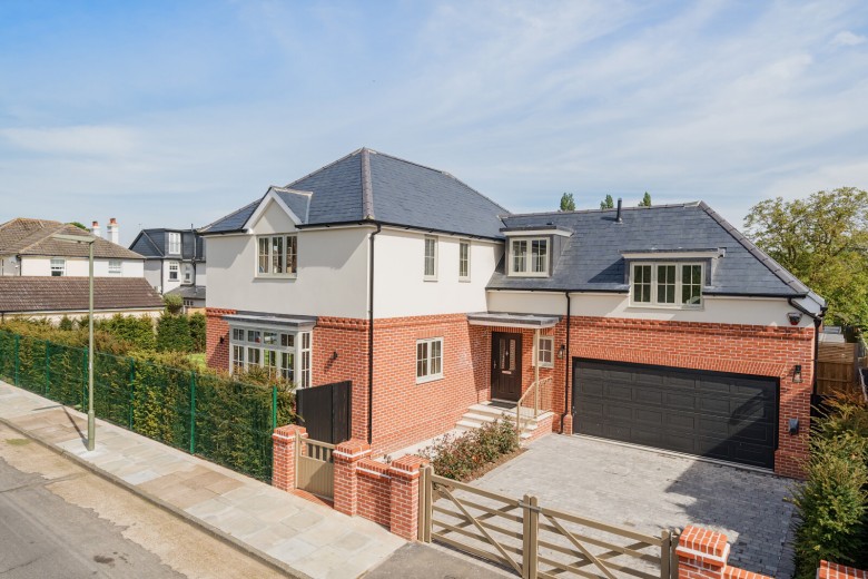 Click the photo for more details of Crescent Road, Shepperton, TW17