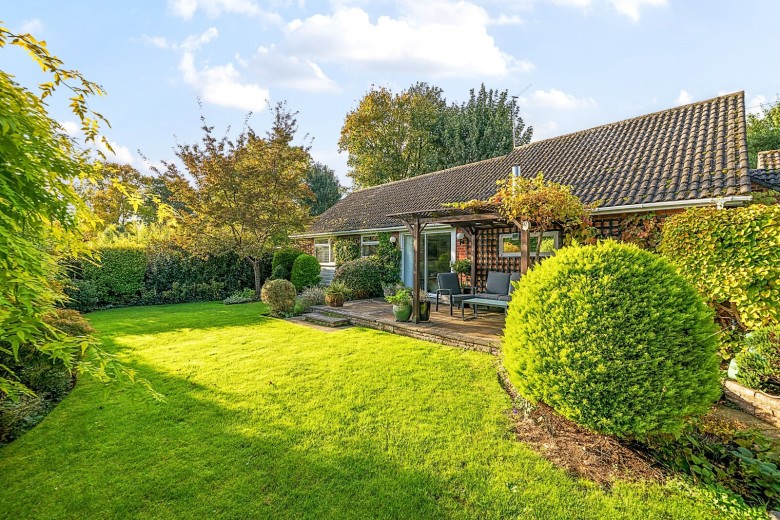 Click the photo for more details of Green Street, Lower Sunbury, TW16