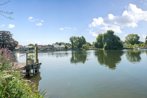 Click the photo for more details of Towpath, Shepperton, Surrey