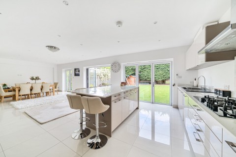 Click the photo for more details of The Avenue, Lower Sunbury, TW16