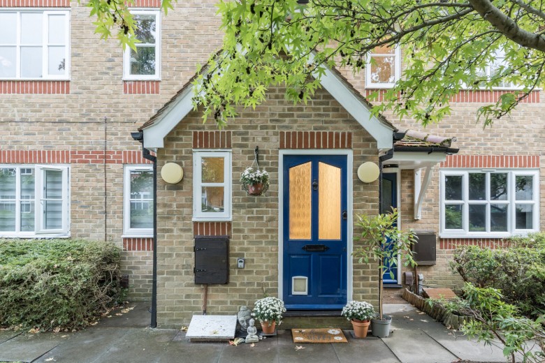 Click the photo for more details of Thames Street, Lower Sunbury, Surrey