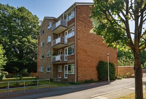 Click the photo for more details of Elton Close, Hampton Wick
