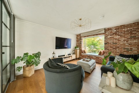 Click the photo for more details of Oxford Road, Teddington