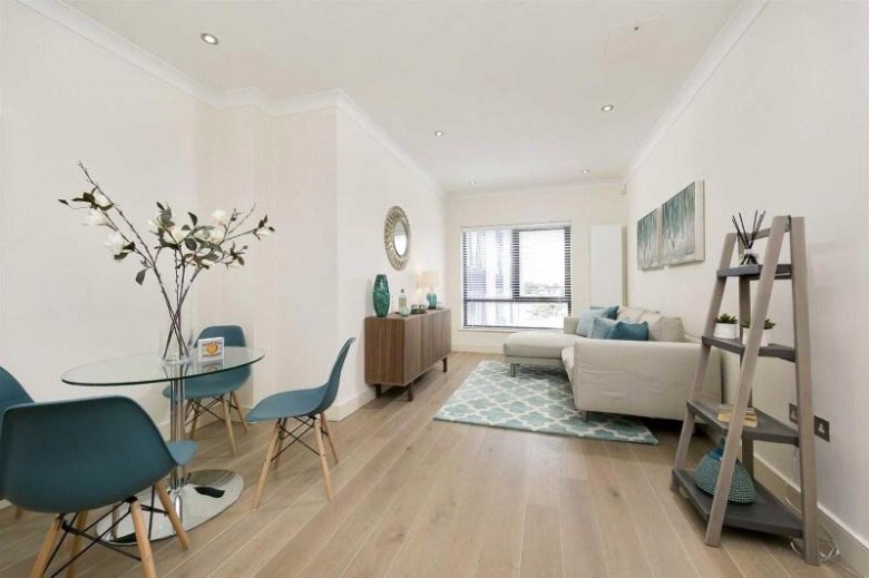 Click the photo for more details of High Street, 4 High Street, Teddington