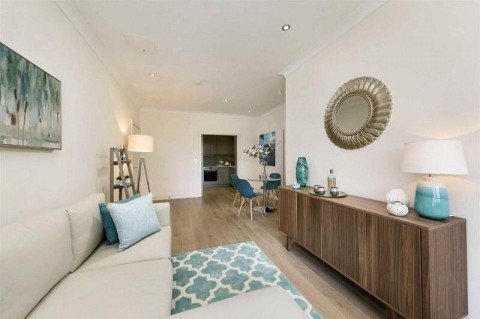 Click the photo for more details of High Street, 4 High Street, Teddington