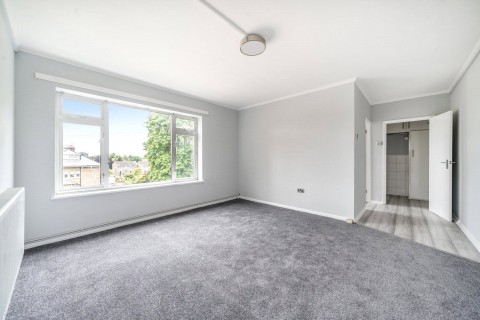 Click the photo for more details of Twickenham Road, Teddington