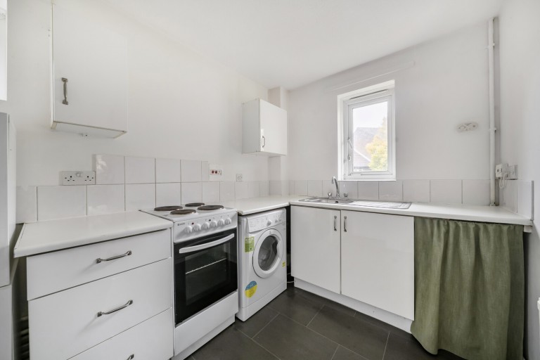 Images for Robin Close, Hampton