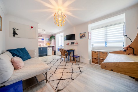 Click the photo for more details of Station Road, Teddington