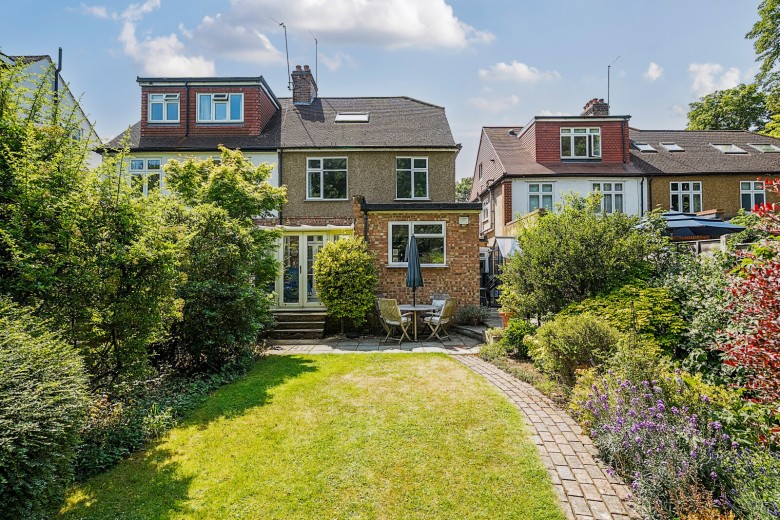 Click the photo for more details of Glamorgan Road, Hampton Wick