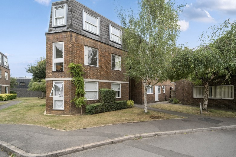 Click the photo for more details of Bychurch End, Teddington