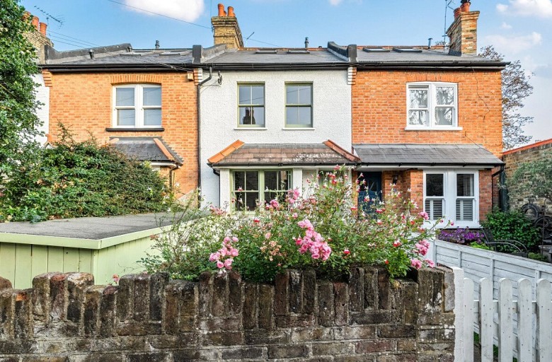 Click the photo for more details of Gomer Gardens, Teddington