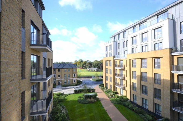 Images for Pinewood Gardens, Teddington