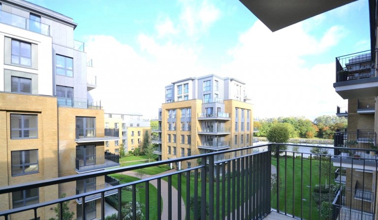 Images for Pinewood Gardens, Teddington