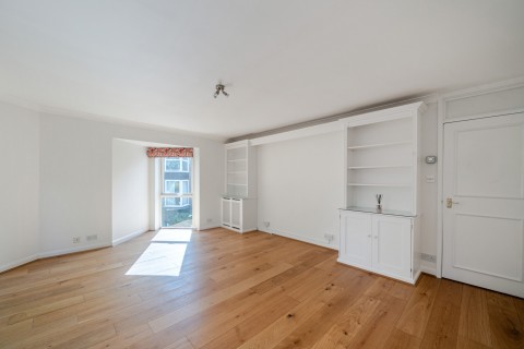 Click the photo for more details of Twickenham Road, Teddington