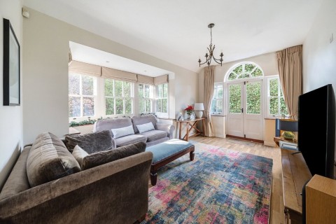 Click the photo for more details of Old Woking Road, West Byfleet, Surrey