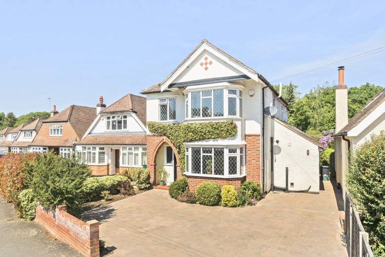 Click the photo for more details of Woodlands Avenue, West Byfleet, Surrey
