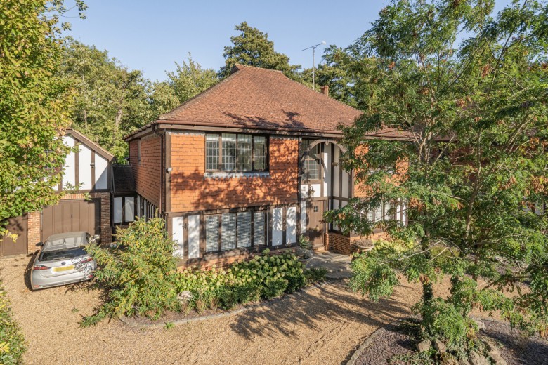 Click the photo for more details of Salisbury Place, West Byfleet, Surrey