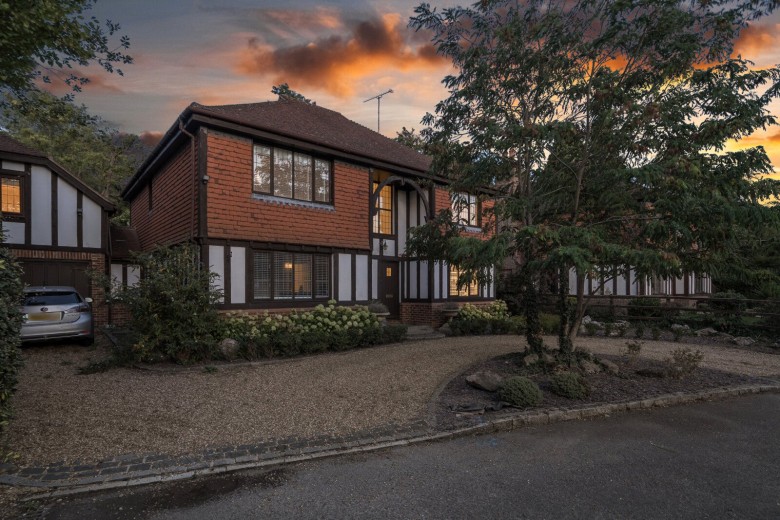 Click the photo for more details of Salisbury Place, West Byfleet, Surrey