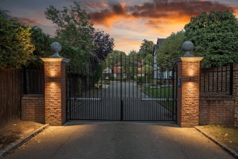 Click the photo for more details of Salisbury Place, West Byfleet, Surrey