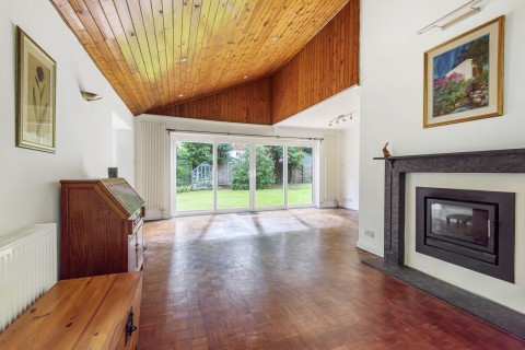 Click the photo for more details of Maxwell Drive, West Byfleet, KT14