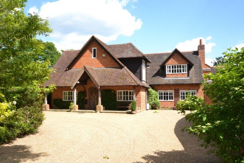 Click the photo for more details of Warren Lane, Pyrford, GU22