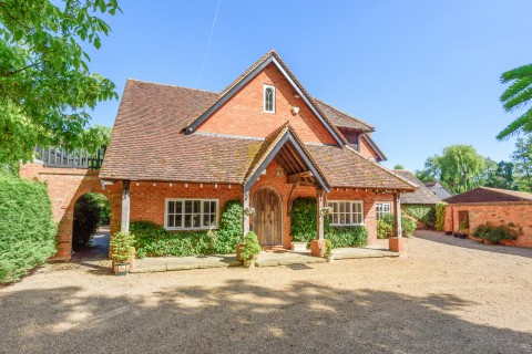 Click the photo for more details of Warren Lane, Pyrford, GU22