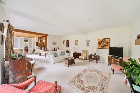 Click the photo for more details of Dartnell Avenue, West Byfleet, KT14