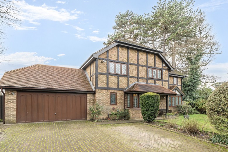 Click the photo for more details of Dartnell Court, West Byfleet, Surrey