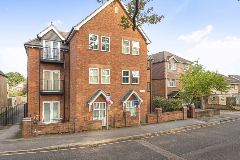 Click the photo for more details of Claremont Road, West Byfleet, Surrey