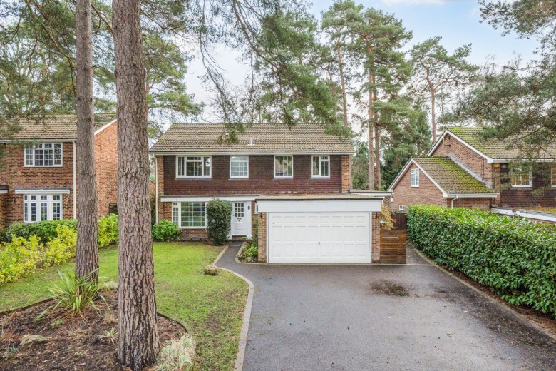 Click the photo for more details of Dean Close, Pyrford, Surrey