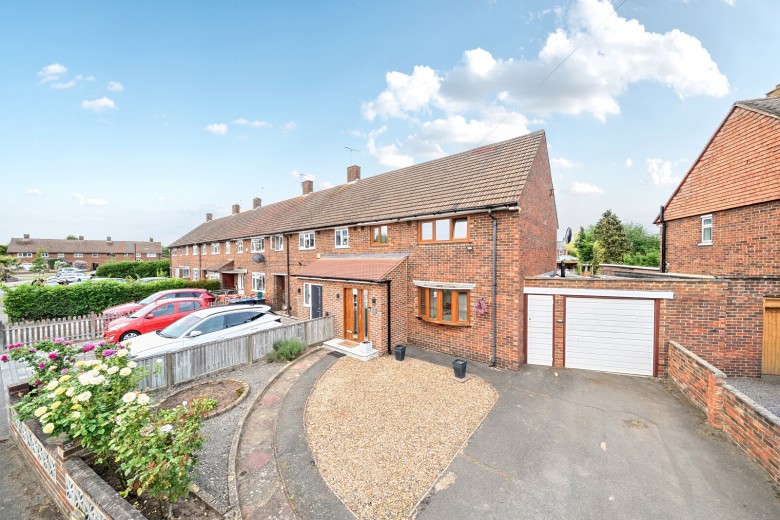 Click the photo for more details of Cornwall Avenue, Byfleet, Surrey