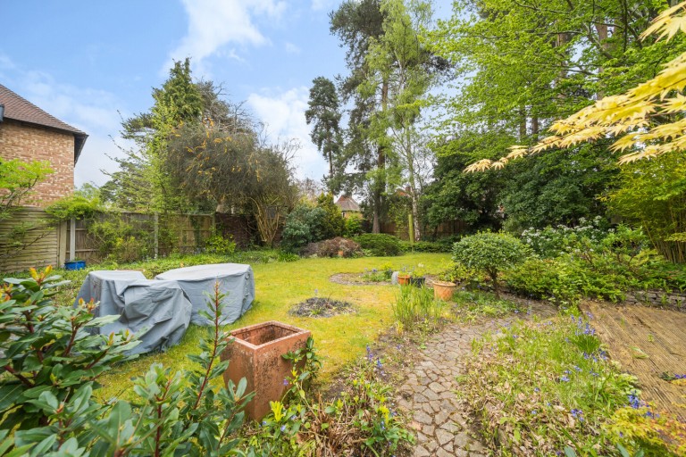Images for Hamilton Avenue, Pyrford, Surrey