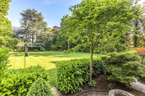 Click the photo for more details of Old Woking Road, West Byfleet, KT14