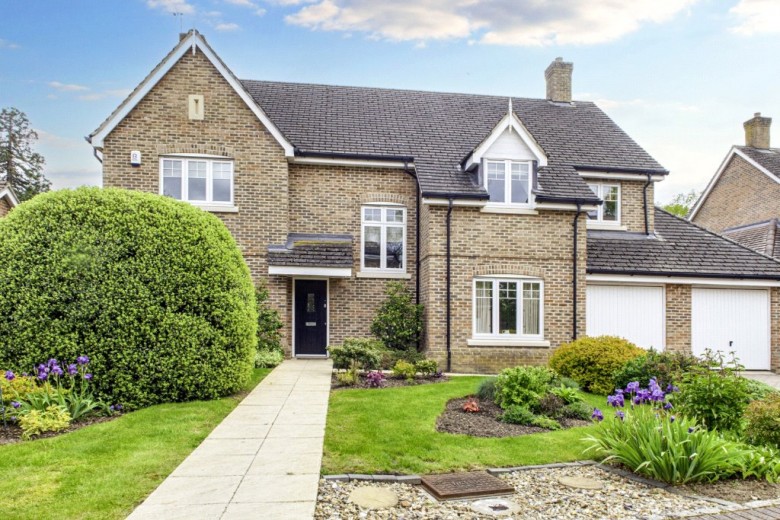 Click the photo for more details of Pinehurst Gardens, West Byfleet, KT14