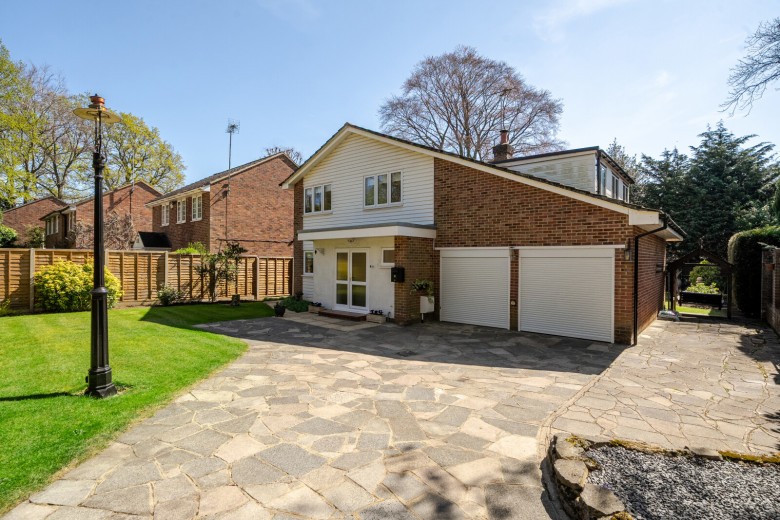 Click the photo for more details of Maxwell Drive, West Byfleet, KT14