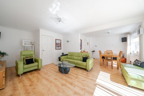 Click the photo for more details of Maxwell Drive, West Byfleet, KT14