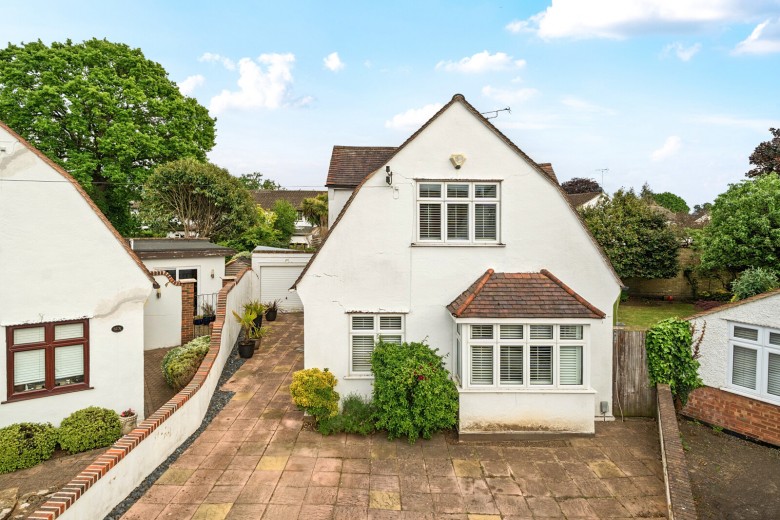 Click the photo for more details of Circle Gardens, Byfleet, Surrey