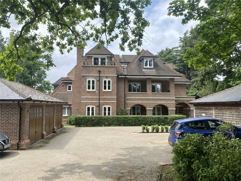 Images for Holmes Mead, Pyrford, Surrey