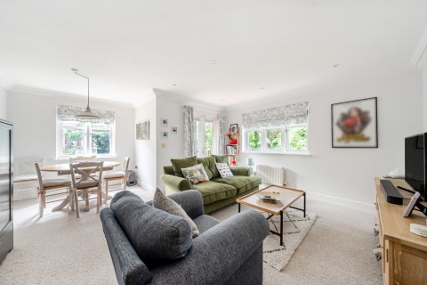 Click the photo for more details of Old Woking Road, West Byfleet, Surrey